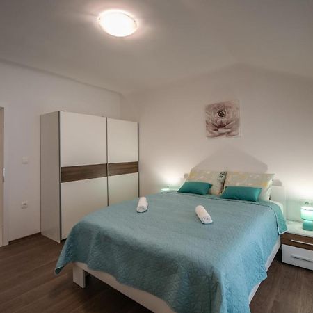 Antique Center Pula Apartment Екстериор снимка