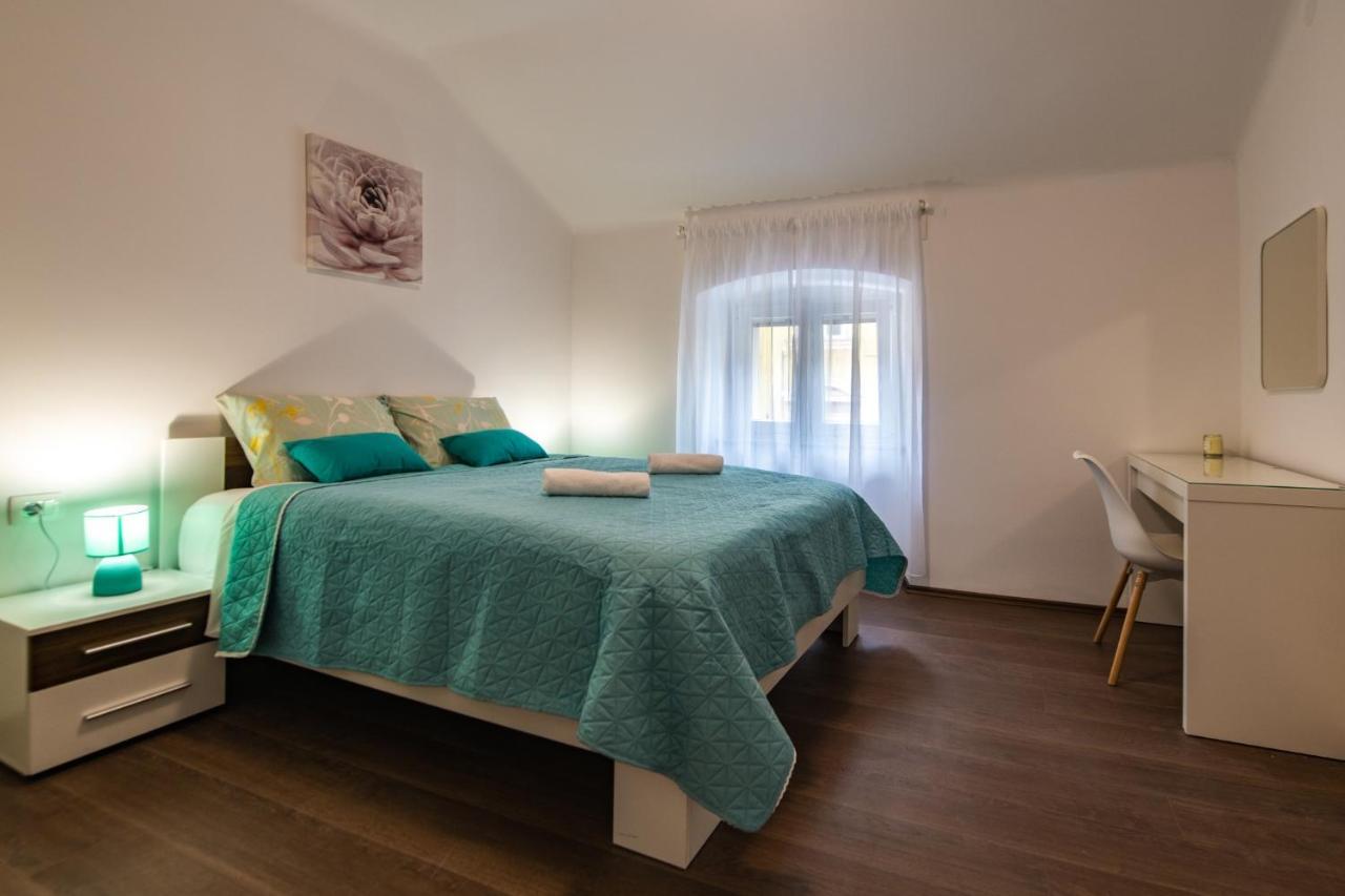 Antique Center Pula Apartment Екстериор снимка