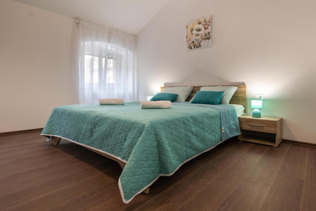 Antique Center Pula Apartment Екстериор снимка