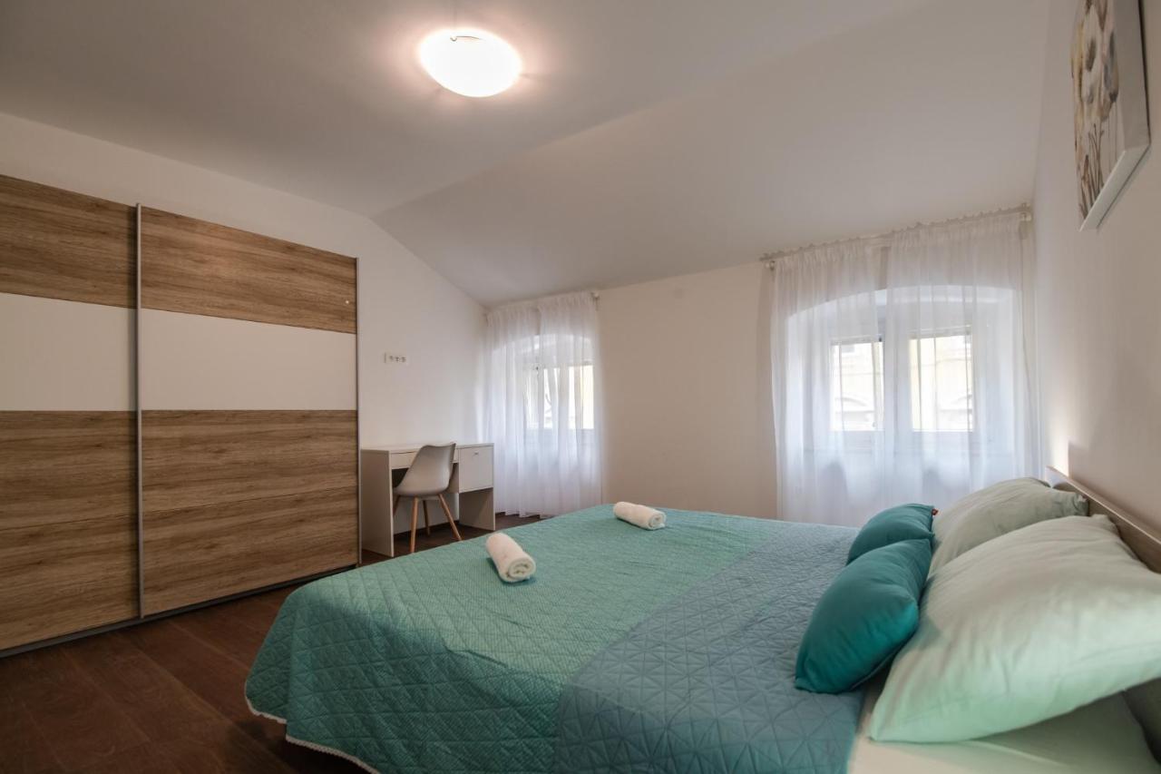 Antique Center Pula Apartment Екстериор снимка
