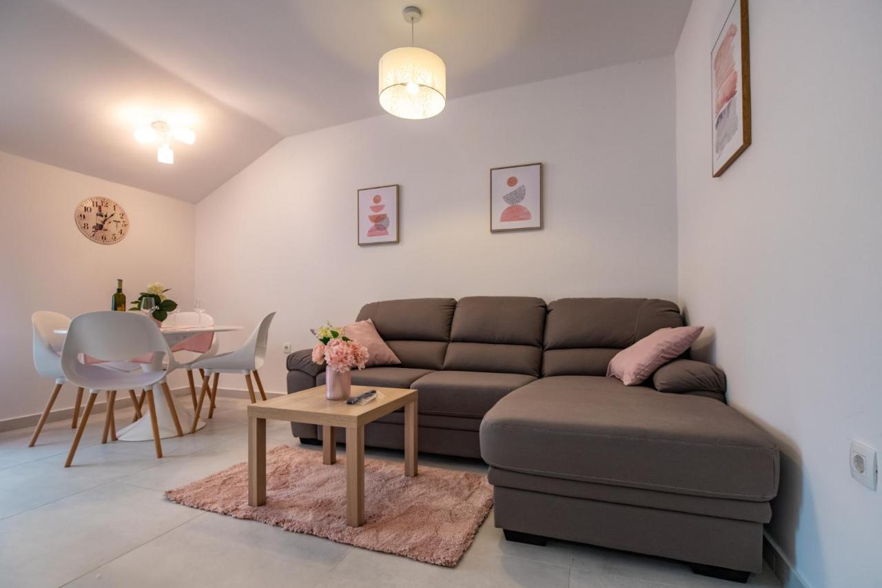 Antique Center Pula Apartment Екстериор снимка