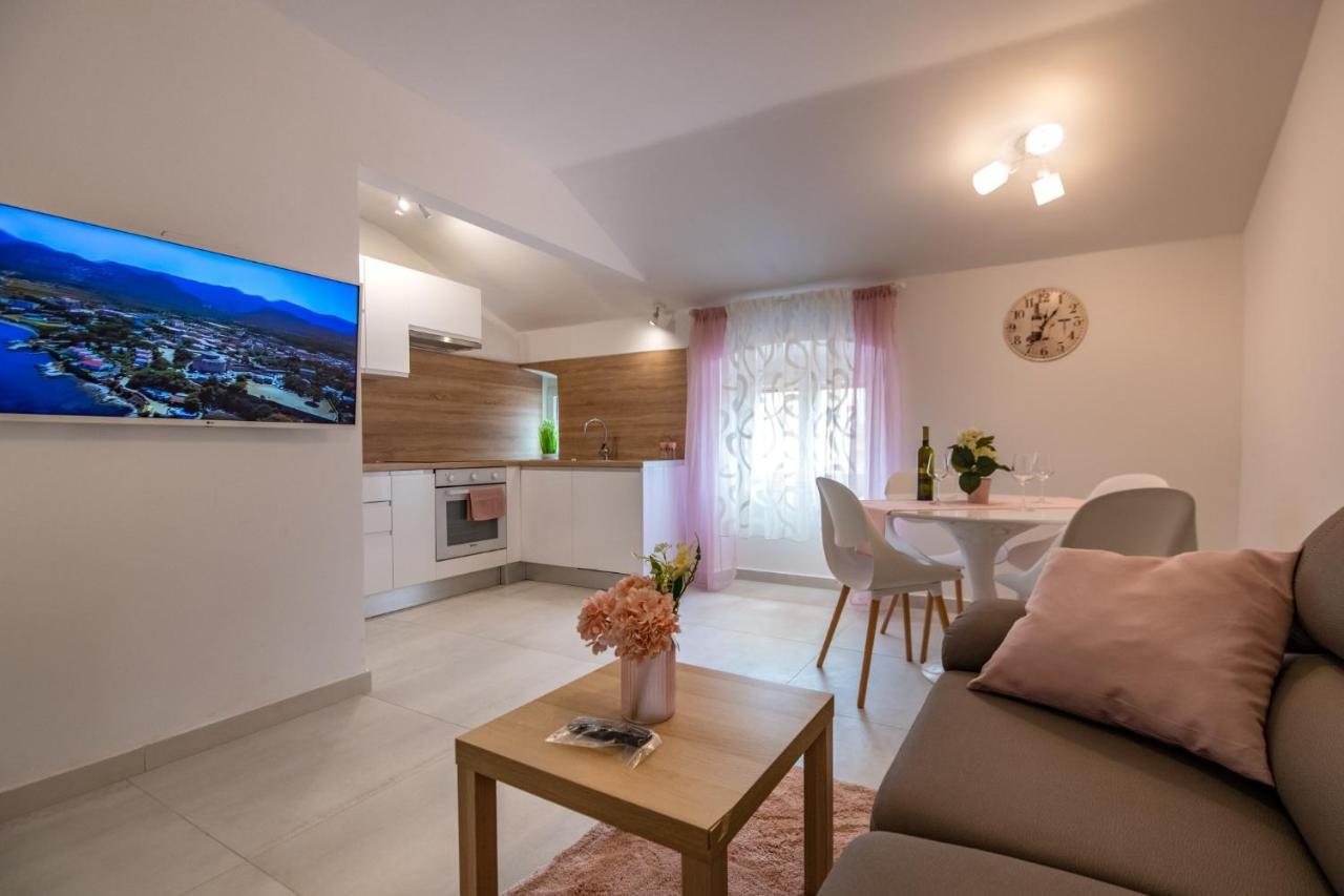 Antique Center Pula Apartment Екстериор снимка