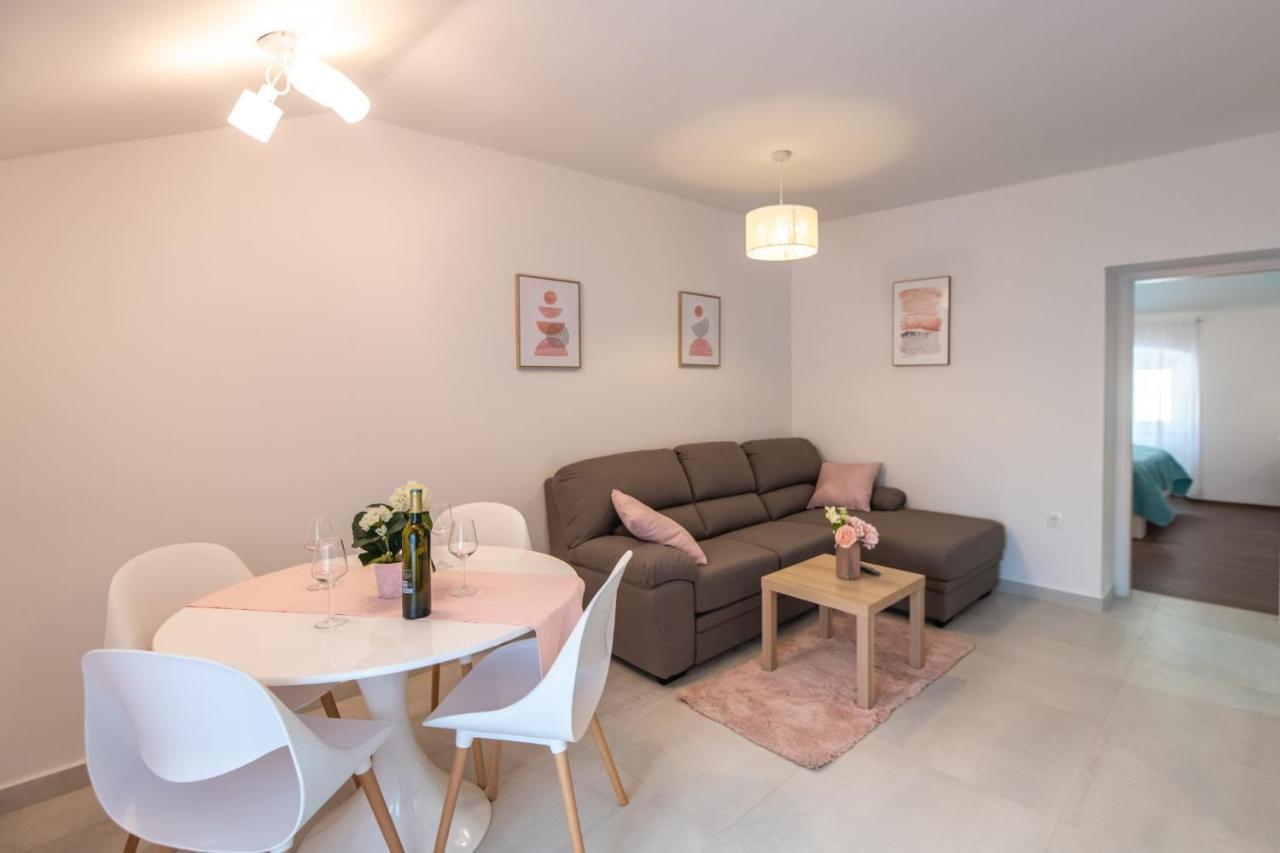 Antique Center Pula Apartment Екстериор снимка