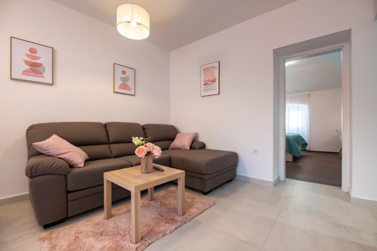 Antique Center Pula Apartment Екстериор снимка